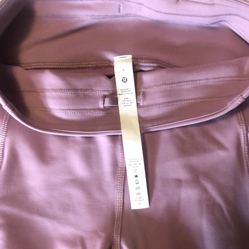 NWOT Lululemon invigorate leggings with pockets - Picture 2 of 3